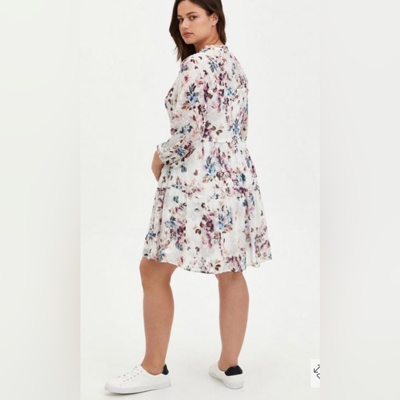 Torrid Ivory Floral Chiffon Clip Dot Skater Dress EUC - Picture 3 of 9